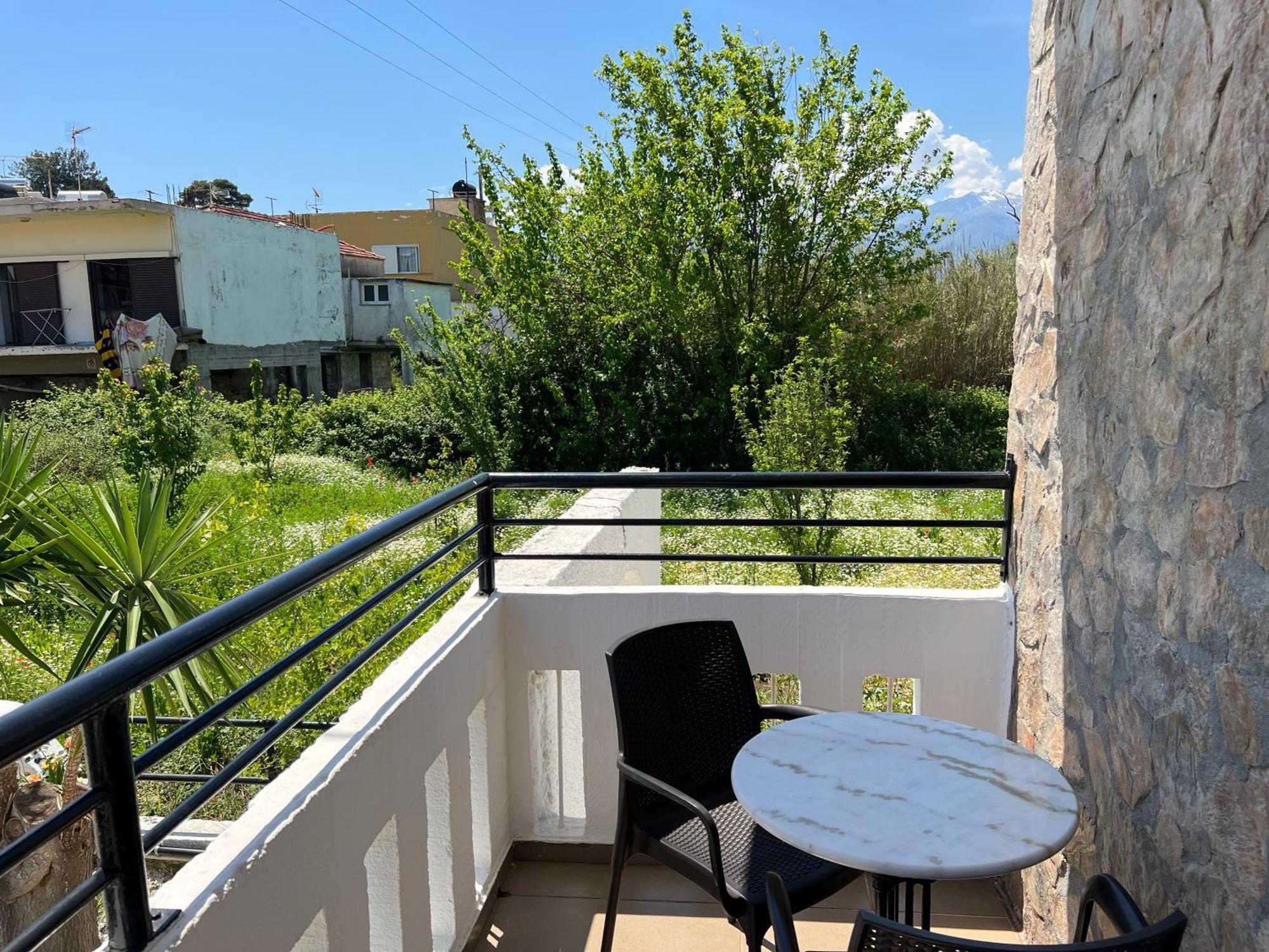 Zourpos Studios & Apartments カリヴェス エクステリア 写真
