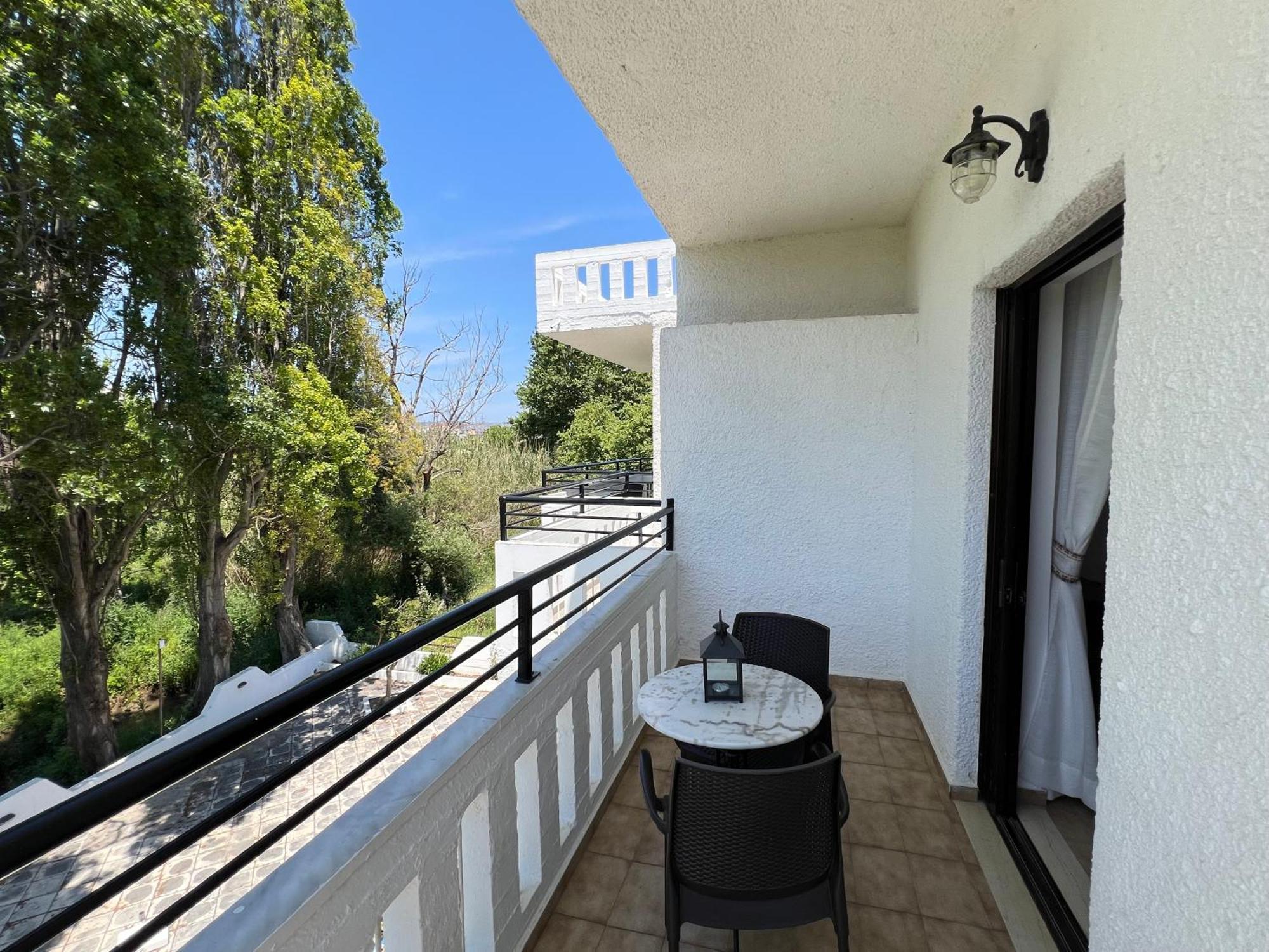 Zourpos Studios & Apartments カリヴェス エクステリア 写真