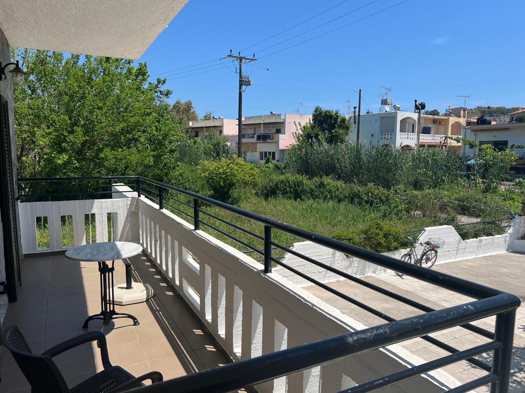 Zourpos Studios & Apartments カリヴェス エクステリア 写真